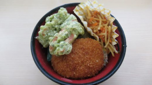 海苔弁丼(コロッケ・竹輪天・金平)